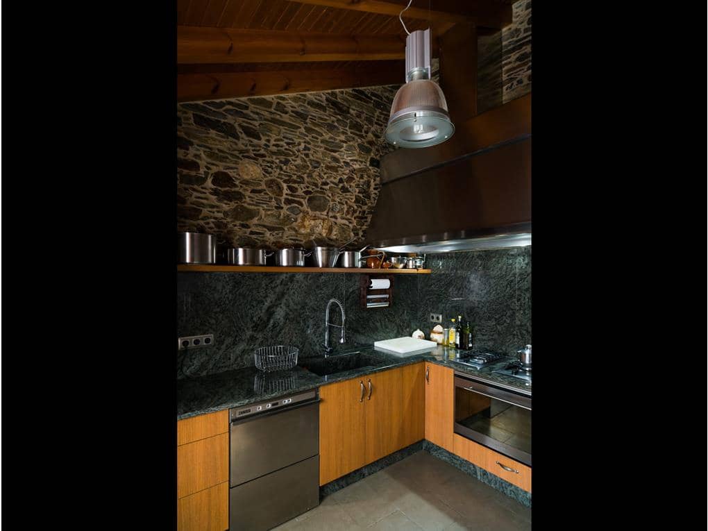 5 bedroom Hotel for sale in Ordes with garage - € 970,000 (Ref: 7582225)