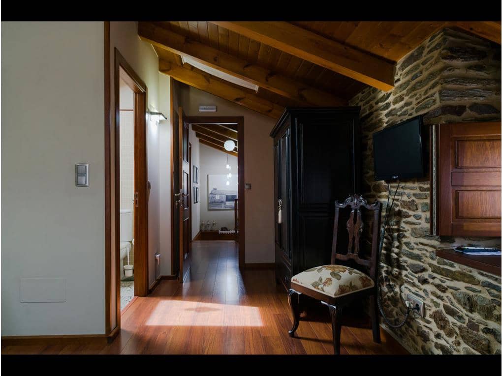 5 bedroom Hotel for sale in Ordes with garage - € 970,000 (Ref: 7582225)