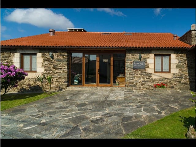 5 bedroom Hotel for sale in Ordes with garage - € 970,000 (Ref: 7582225)