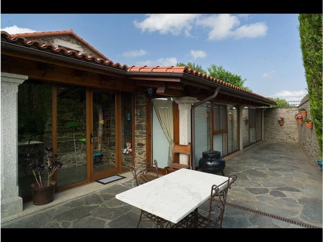 5 bedroom Hotel for sale in Ordes with garage - € 970,000 (Ref: 7582225)