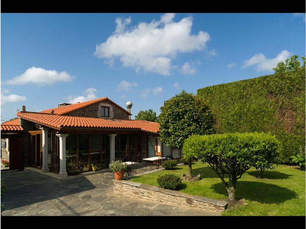 5 bedroom Hotel for sale in Ordes with garage - € 970,000 (Ref: 7582225)