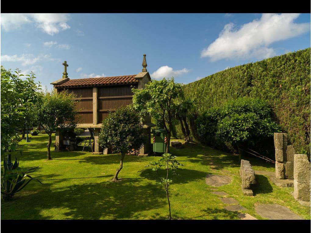 5 bedroom Hotel for sale in Ordes with garage - € 970,000 (Ref: 7582225)