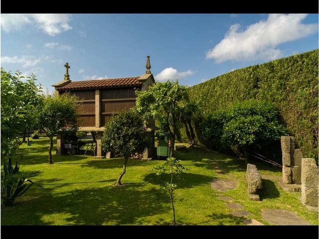 5 bedroom Hotel for sale in Ordes with garage - € 970,000 (Ref: 7582225)