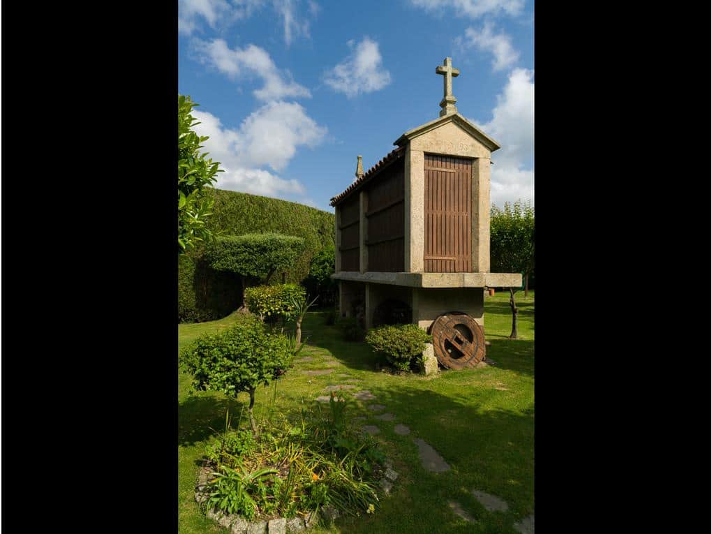 5 bedroom Hotel for sale in Ordes with garage - € 970,000 (Ref: 7582225)