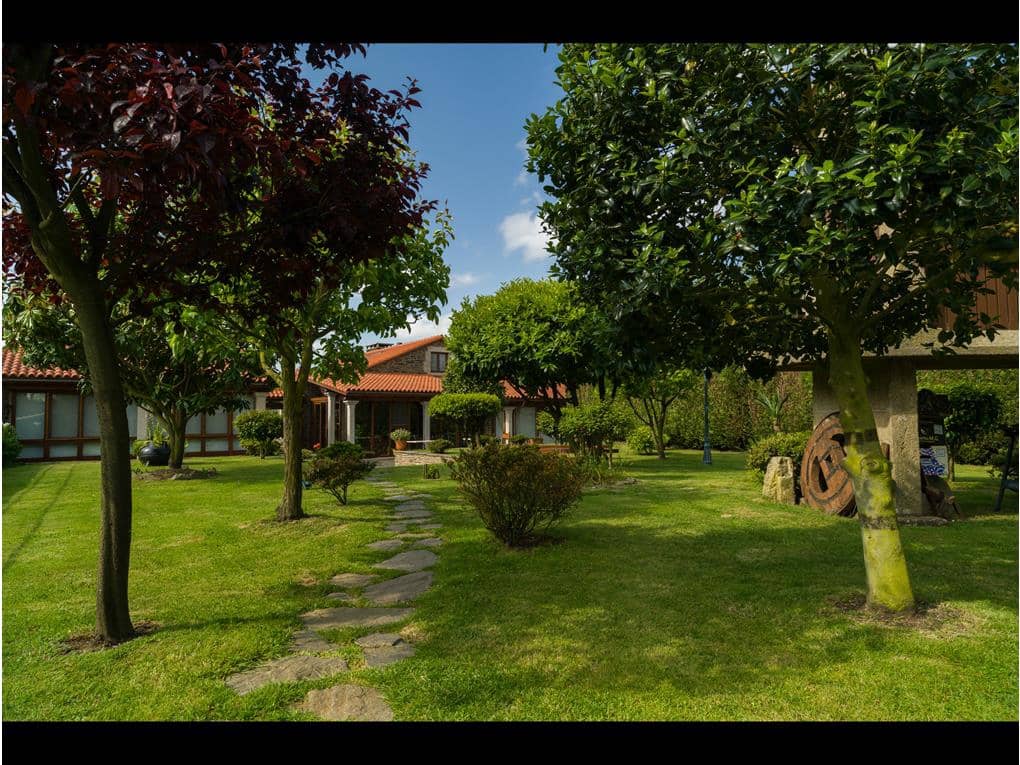 5 bedroom Hotel for sale in Ordes with garage - € 970,000 (Ref: 7582225)