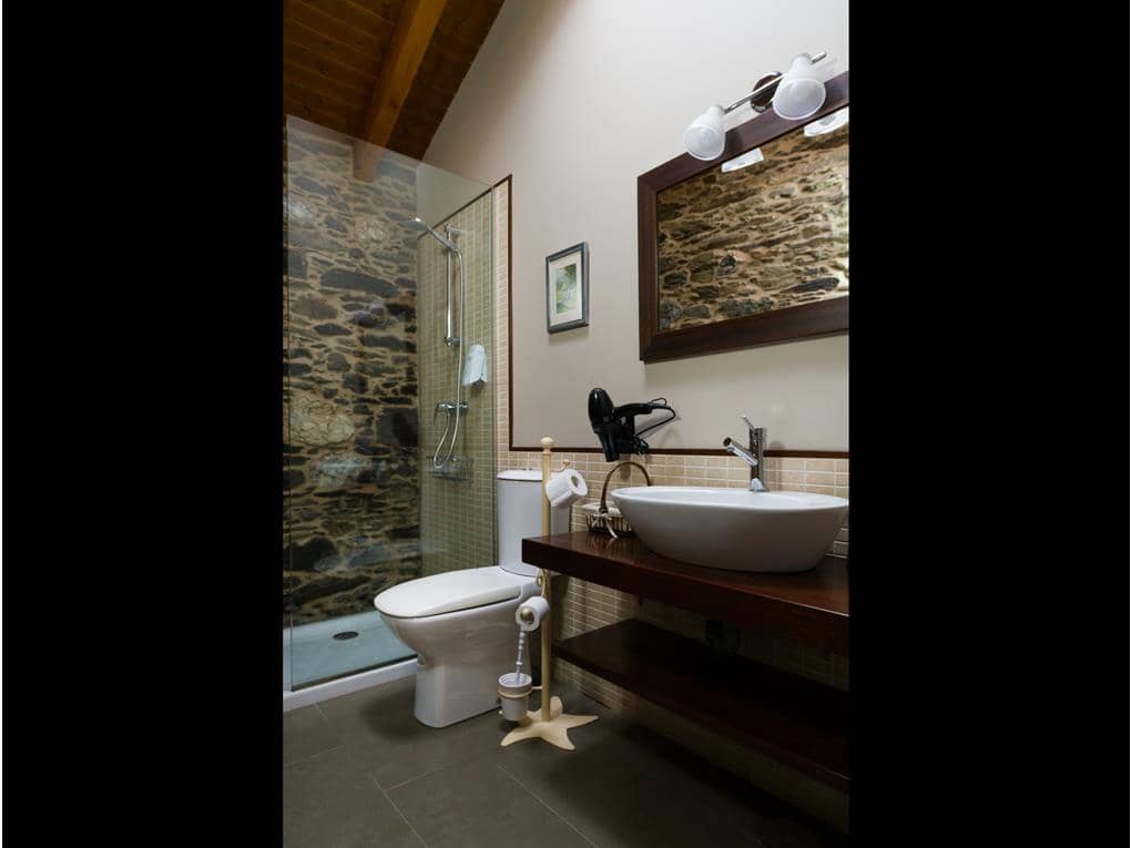 5 bedroom Hotel for sale in Ordes with garage - € 970,000 (Ref: 7582225)