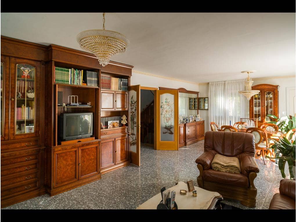 5 chambre Villa/Maison à vendre à Santiago de Compostela avec garage - 625 000 € (Ref: 7792947)