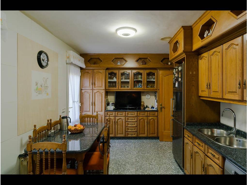 5 chambre Villa/Maison à vendre à Santiago de Compostela avec garage - 625 000 € (Ref: 7792947)