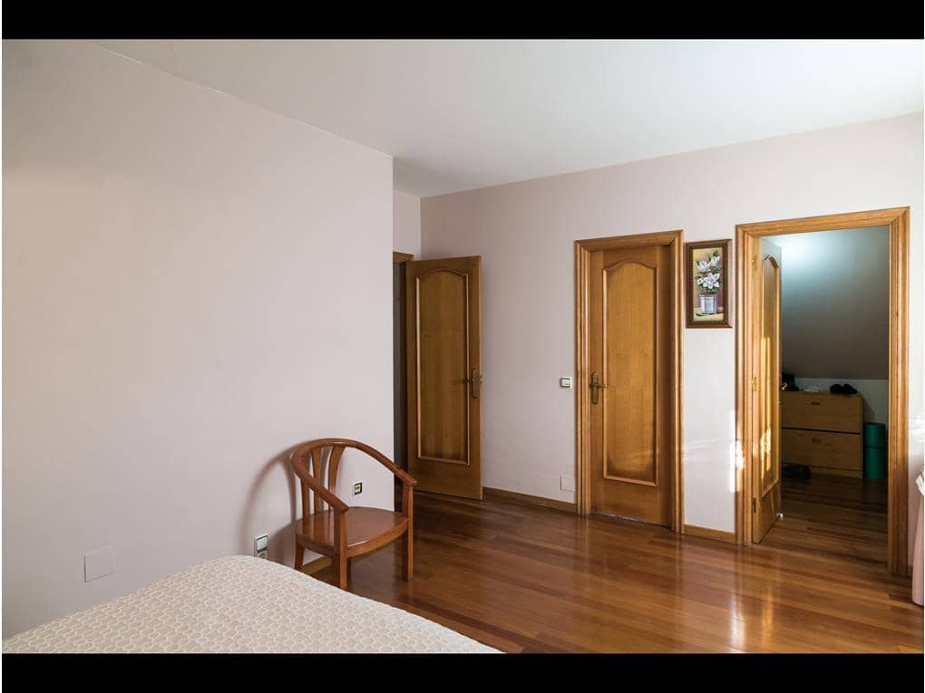 5 chambre Villa/Maison à vendre à Santiago de Compostela avec garage - 625 000 € (Ref: 7792947)