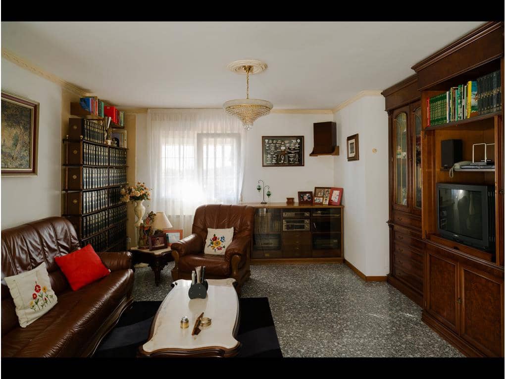 5 chambre Villa/Maison à vendre à Santiago de Compostela avec garage - 625 000 € (Ref: 7792947)