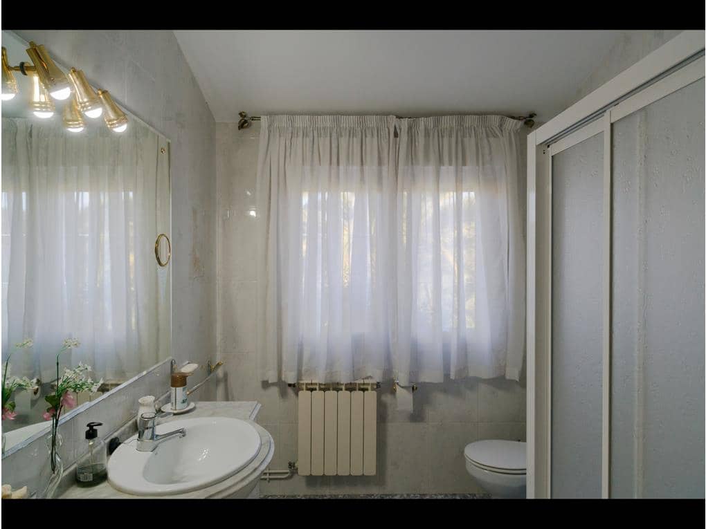 5 chambre Villa/Maison à vendre à Santiago de Compostela avec garage - 625 000 € (Ref: 7792947)