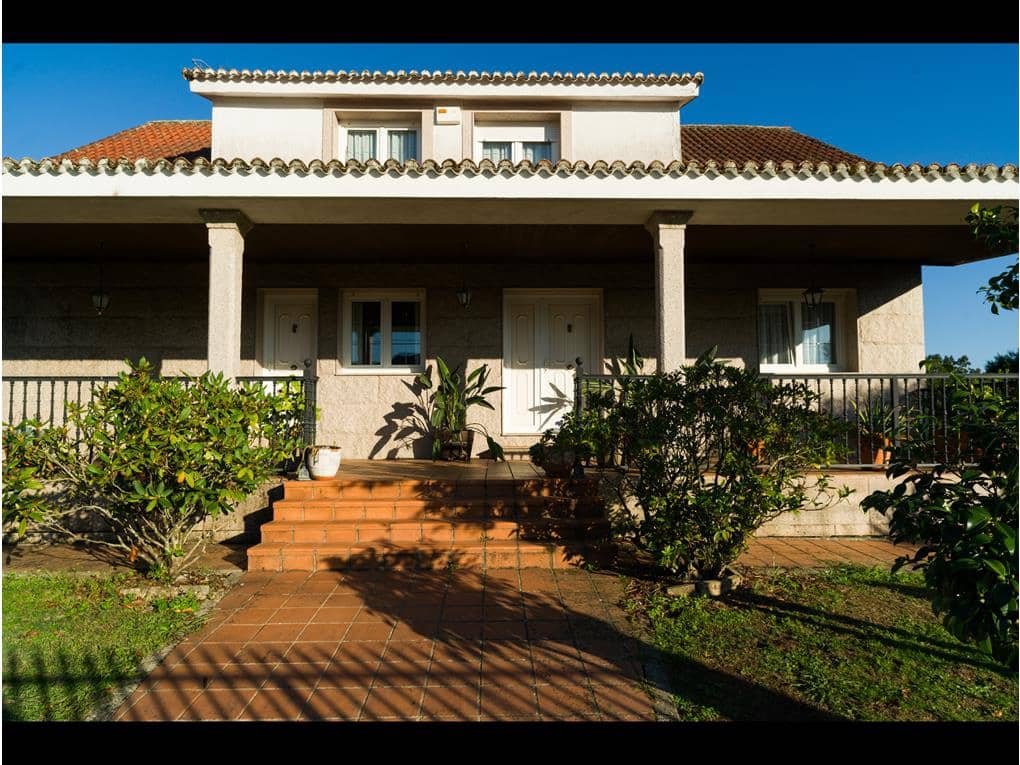 5 chambre Villa/Maison à vendre à Santiago de Compostela avec garage - 625 000 € (Ref: 7792947)