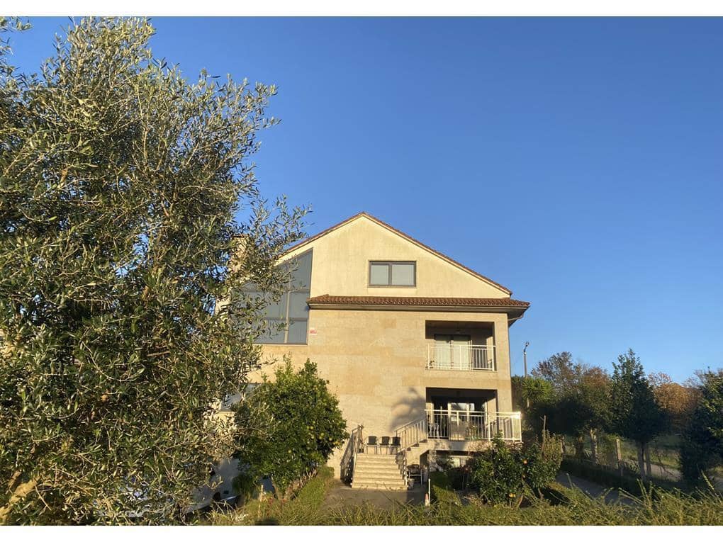 4 soveværelse Villa til salg i Boqueixon med swimmingpool garage - € 485.000 (Ref: 8018079)