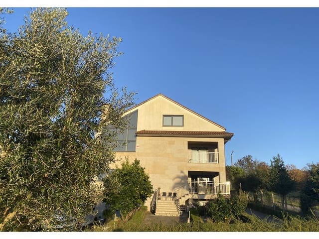 4 quarto Moradia para venda em Boqueixón com piscina garagem - 485 000 € (Ref: 8018079)