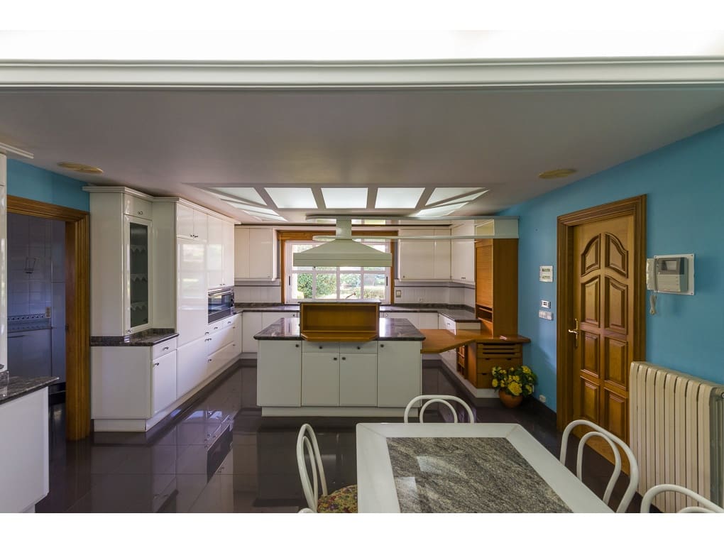 6 soveværelse Villa til salg i Santa Comba med swimmingpool garage - € 1.200.000 (Ref: 8092077)