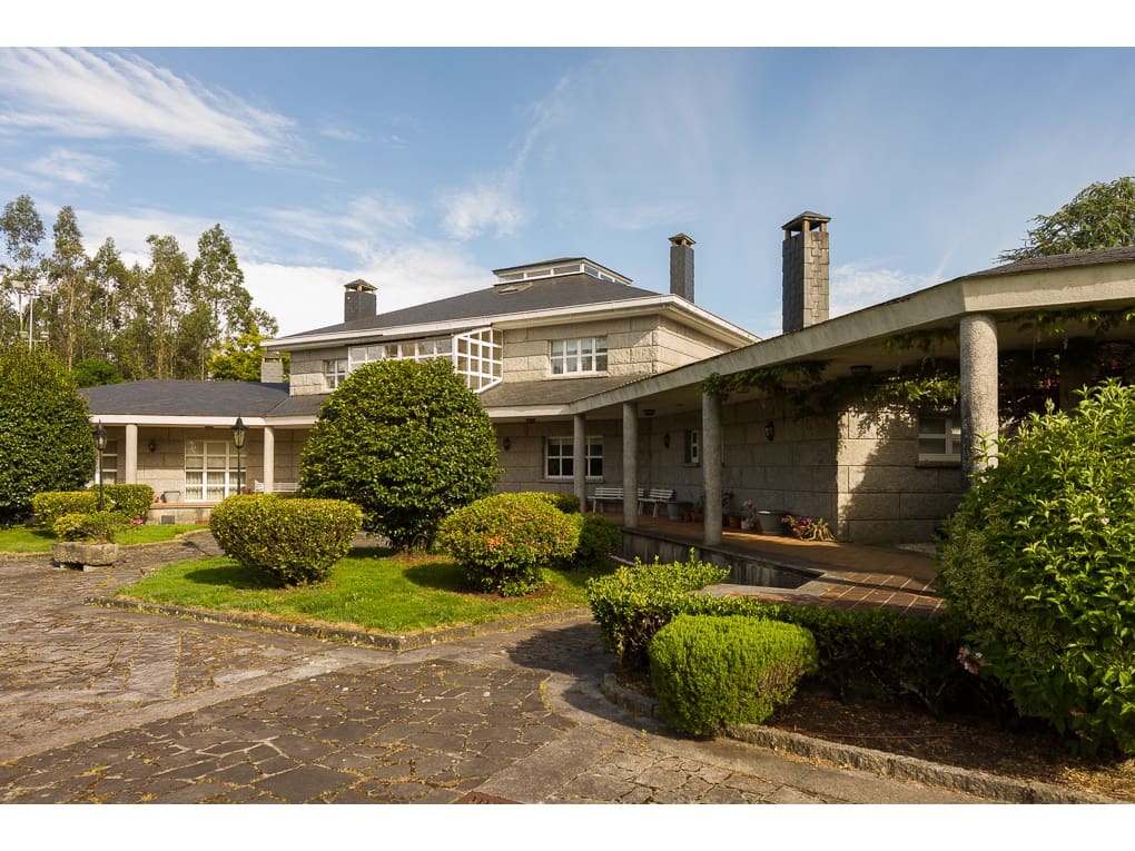 6 soveværelse Villa til salg i Santa Comba med swimmingpool garage - € 1.200.000 (Ref: 8092077)