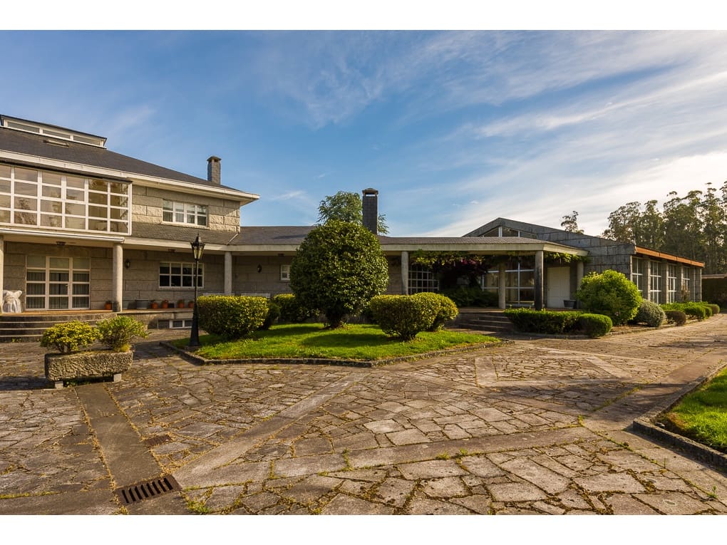 6 soveværelse Villa til salg i Santa Comba med swimmingpool garage - € 1.200.000 (Ref: 8092077)