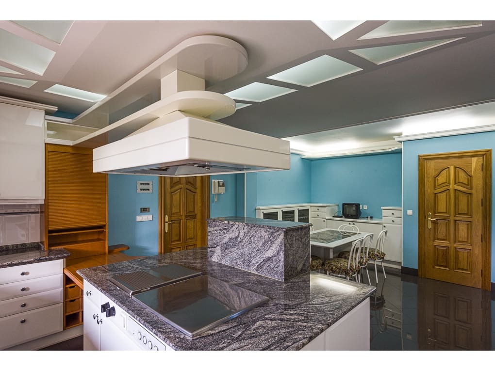 6 soveværelse Villa til salg i Santa Comba med swimmingpool garage - € 1.200.000 (Ref: 8092077)