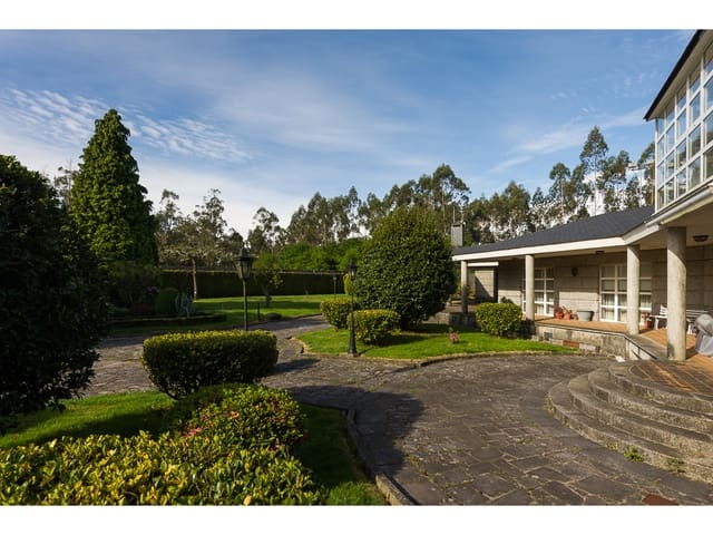 6 quarto Moradia para venda em Santa Comba com piscina garagem - 1 200 000 € (Ref: 8092077)