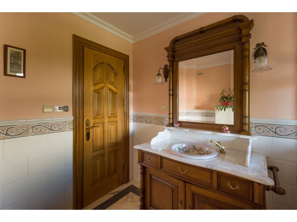 6 soveværelse Villa til salg i Santa Comba med swimmingpool garage - € 1.200.000 (Ref: 8092077)