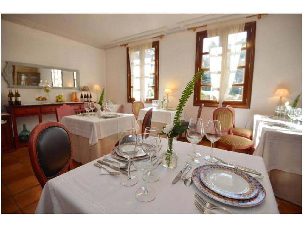 13 sypialnia Hotel na sprzedaż w Cuntis z basenem garażem - 1 600 000 € (Ref: 8125051)