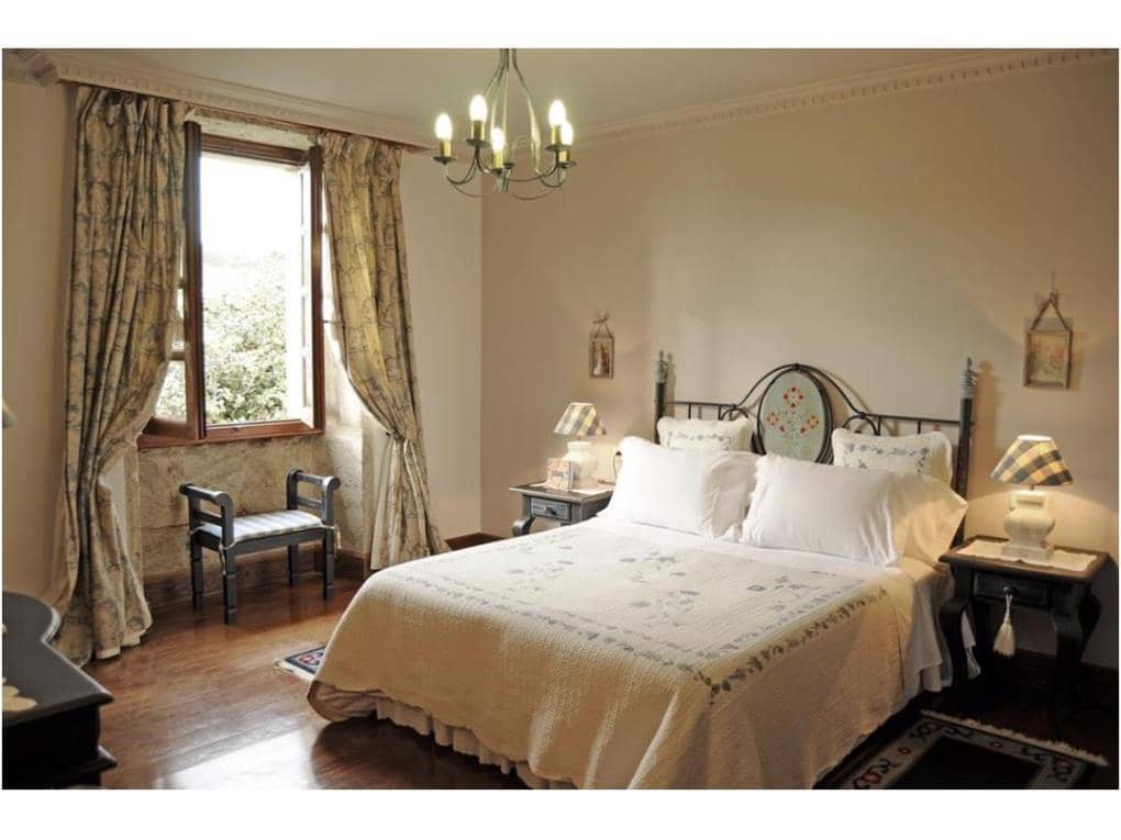 13 sypialnia Hotel na sprzedaż w Cuntis z basenem garażem - 1 600 000 € (Ref: 8125051)