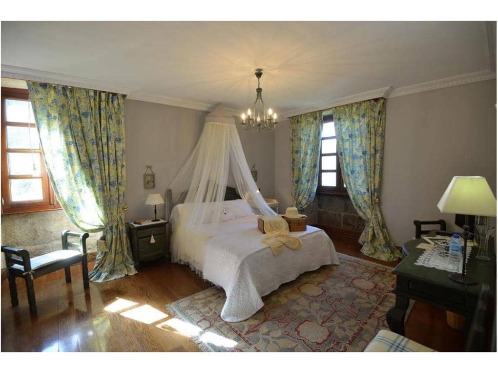 13 sypialnia Hotel na sprzedaż w Cuntis z basenem garażem - 1 600 000 € (Ref: 8125051)