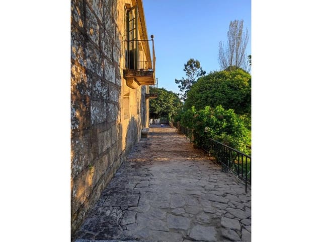 8 bedroom Villa for sale in Padrón with garage - € 490,000 (Ref: 8260071)