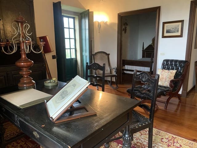 8 bedroom Villa for sale in Padrón with garage - € 490,000 (Ref: 8260071)