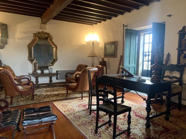 8 bedroom Villa for sale in Padrón with garage - € 490,000 (Ref: 8260071)