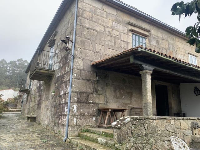 8 bedroom Villa for sale in Padrón with garage - € 490,000 (Ref: 8260071)