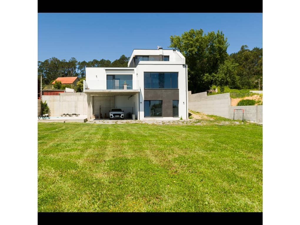 3 soveværelse Villa til salg i Ribeira med swimmingpool garage - € 745.000 (Ref: 8326915)