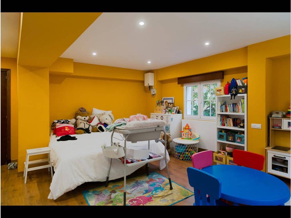 8 soveværelse Villa til salg i Bertamirans med swimmingpool garage - € 950.000 (Ref: 8626100)