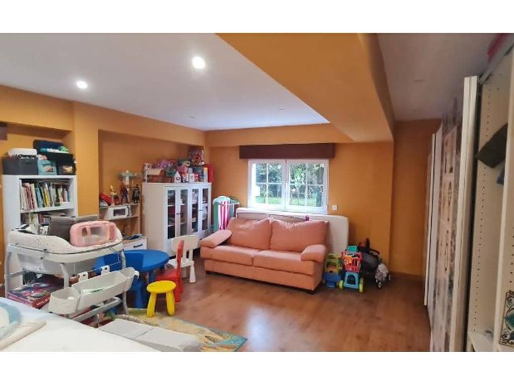 8 soveværelse Villa til salg i Bertamirans med swimmingpool garage - € 950.000 (Ref: 8626100)