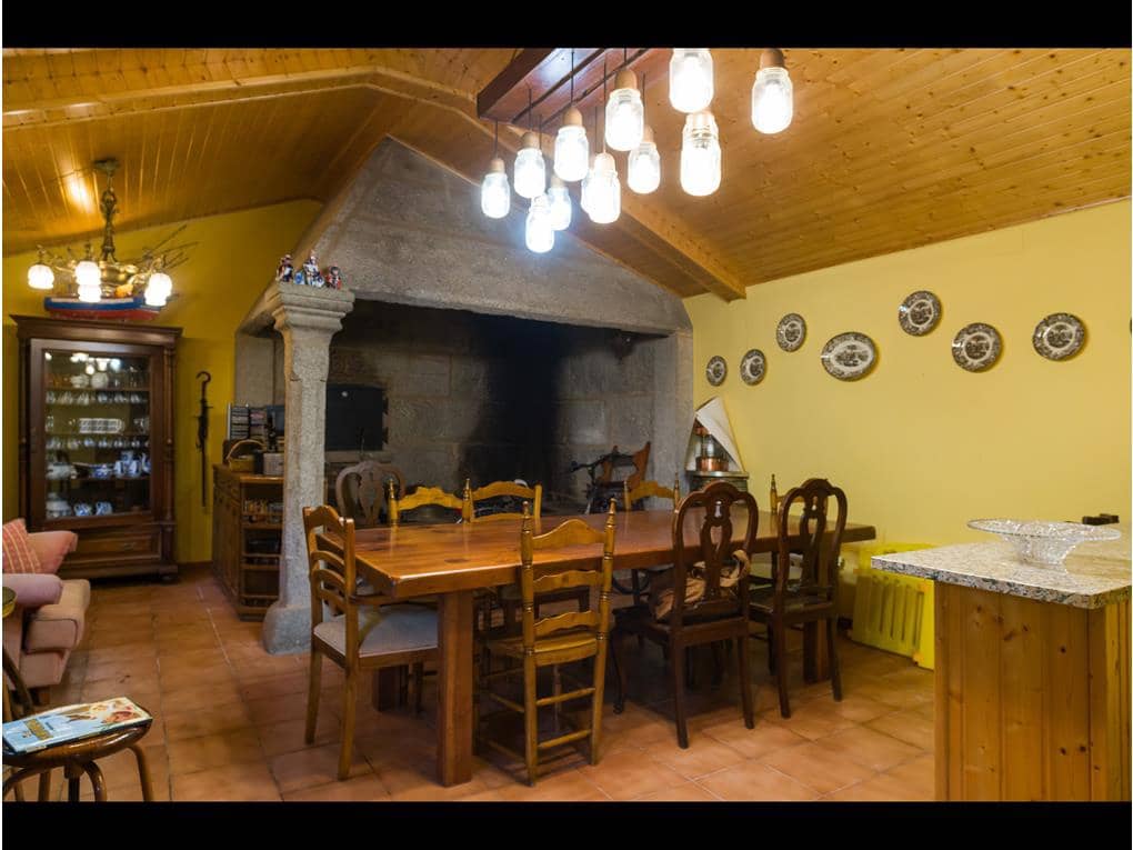 8 soveværelse Villa til salg i Bertamirans med swimmingpool garage - € 950.000 (Ref: 8626100)