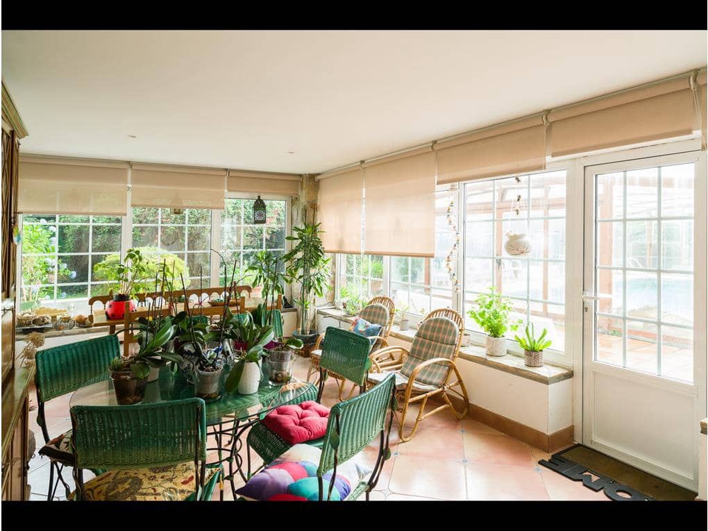 8 soveværelse Villa til salg i Bertamirans med swimmingpool garage - € 950.000 (Ref: 8626100)