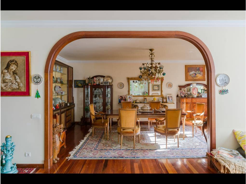 8 soveværelse Villa til salg i Bertamirans med swimmingpool garage - € 950.000 (Ref: 8626100)