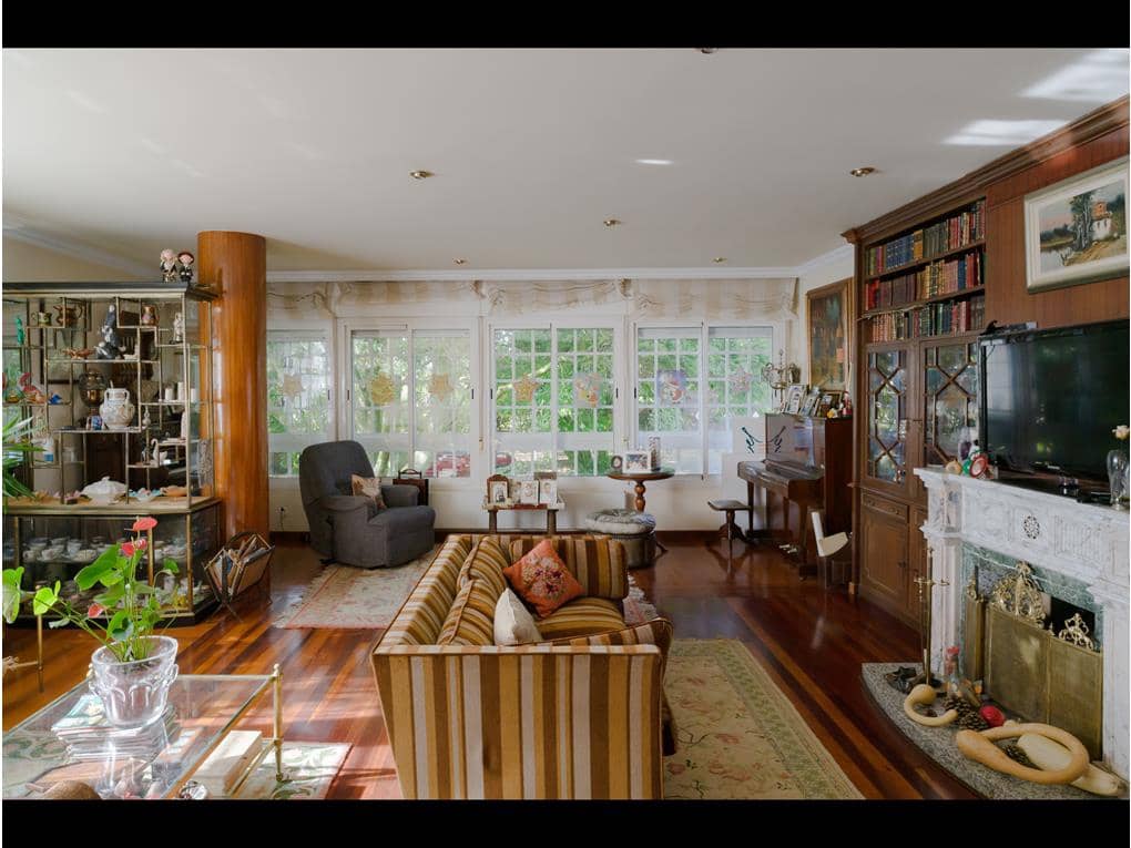 8 soveværelse Villa til salg i Bertamirans med swimmingpool garage - € 950.000 (Ref: 8626100)