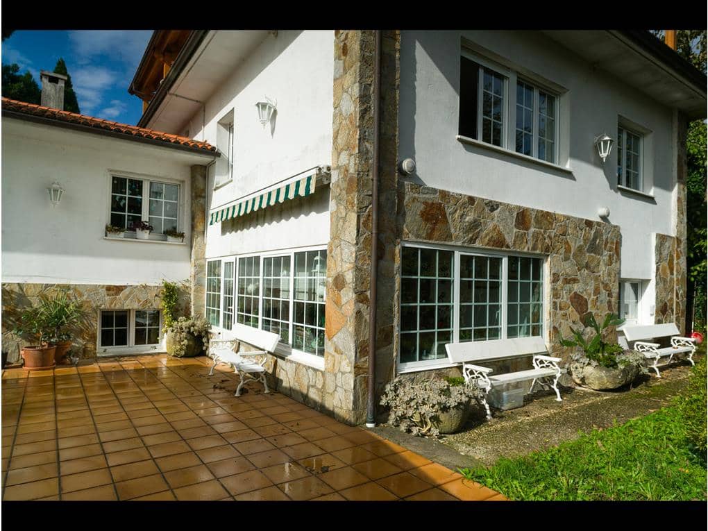 8 soveværelse Villa til salg i Bertamirans med swimmingpool garage - € 950.000 (Ref: 8626100)