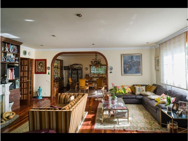 8 quarto Moradia para venda em Bertamirans, Ames com piscina garagem - 950 000 € (Ref: 8626100)