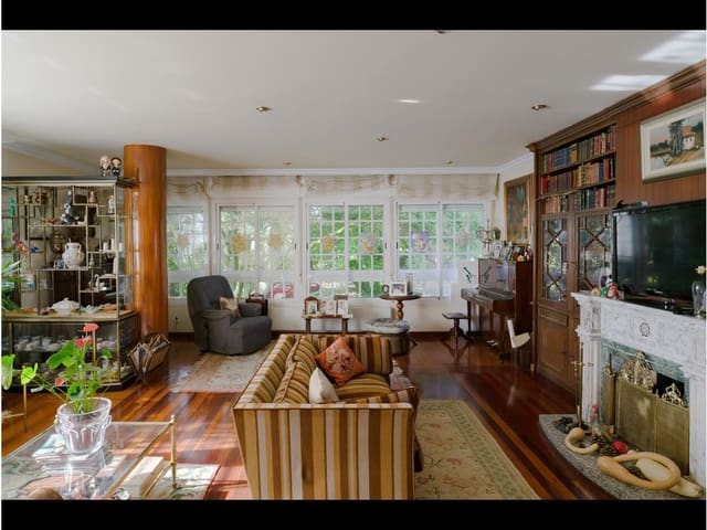 8 quarto Moradia para venda em Bertamirans, Ames com piscina garagem - 950 000 € (Ref: 8626100)