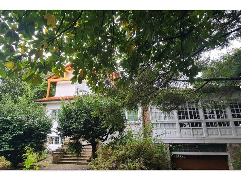 8 soveværelse Villa til salg i Bertamirans med swimmingpool garage - € 950.000 (Ref: 8626100)