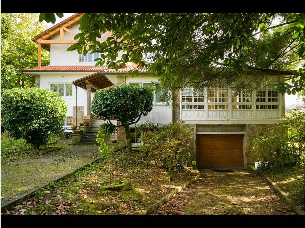 8 soveværelse Villa til salg i Bertamirans med swimmingpool garage - € 950.000 (Ref: 8626100)