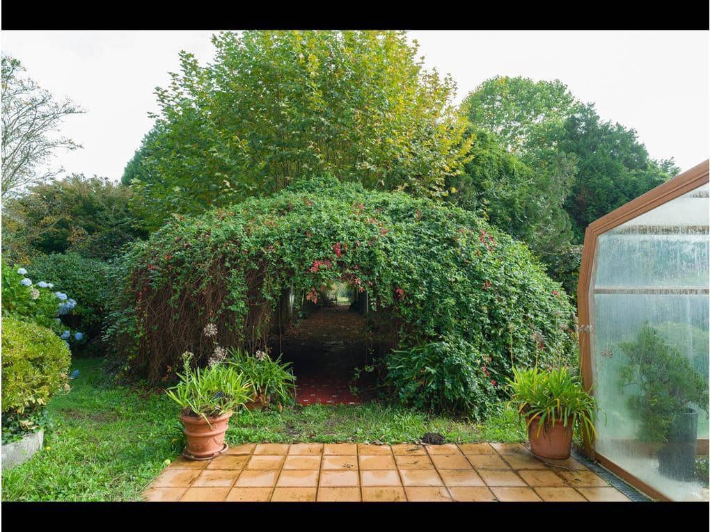 8 soveværelse Villa til salg i Bertamirans med swimmingpool garage - € 950.000 (Ref: 8626100)