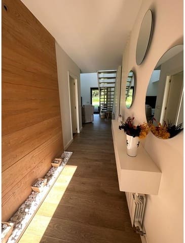 4 bedroom Villa for sale in Teo with garage - € 579,000 (Ref: 8799121)