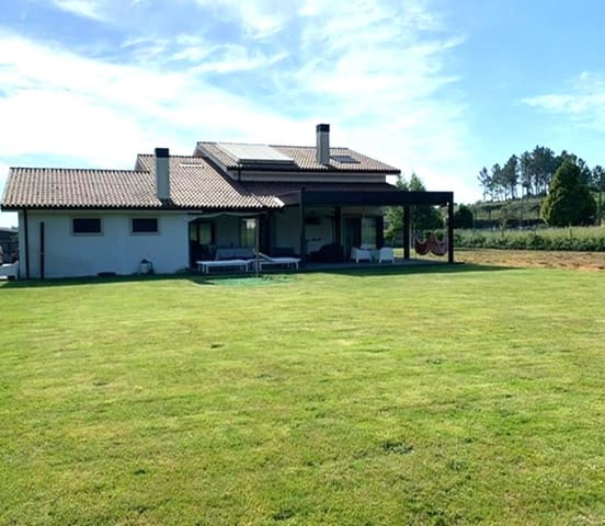 4 bedroom Villa for sale in Teo with garage - € 579,000 (Ref: 8799121)