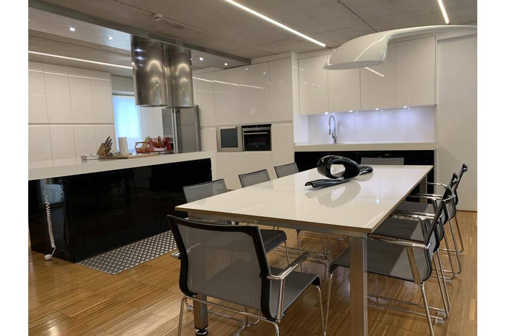 4 soveværelse Loft til salg i Santiago de Compostela med garage - € 420.000 (Ref: 8911980)