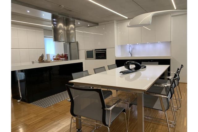 4 chambre Loft à vendre à Santiago de Compostela avec garage - 420 000 € (Ref: 8911980)