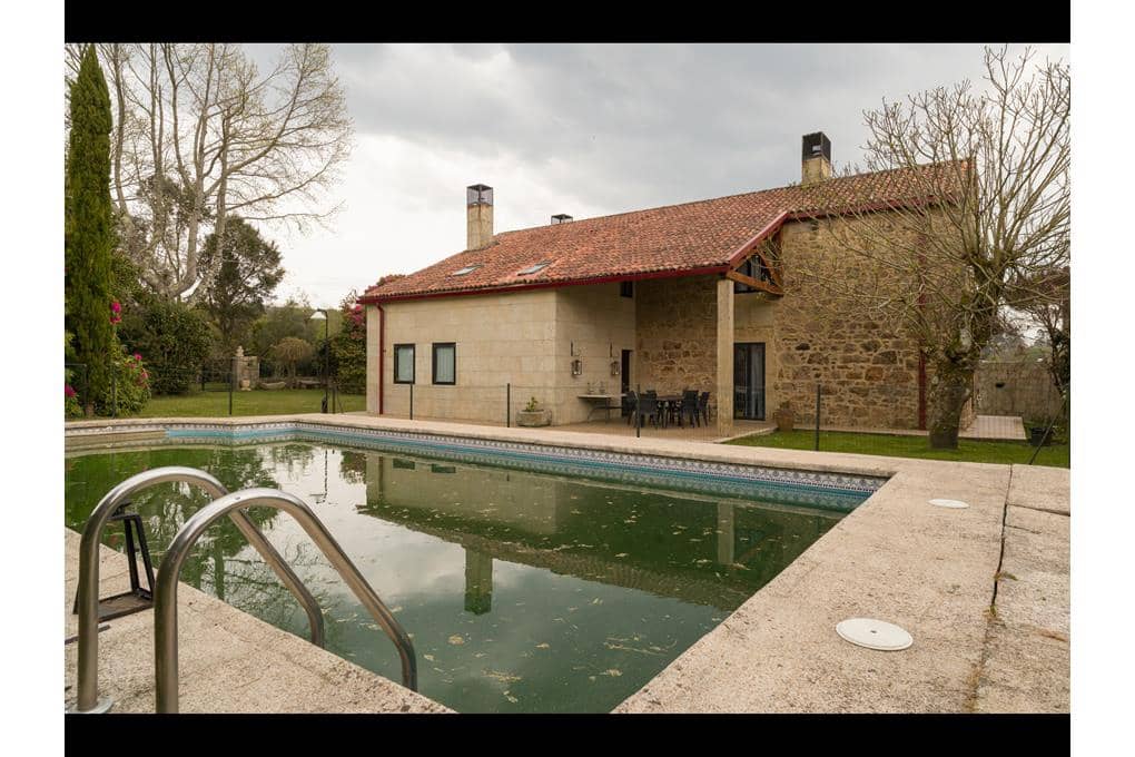 5 bedroom Villa for sale in Teo with pool garage - € 480,000 (Ref: 8912417)