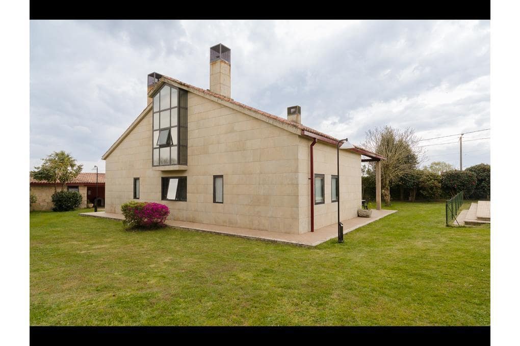 5 bedroom Villa for sale in Teo with pool garage - € 480,000 (Ref: 8912417)